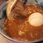 つけ麺 R＆B - つけ汁に沈んでいたチャーシュー