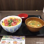 Nakau - 漬けまぐろ鉄火丼＋温玉＋味噌汁