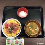 Nakau - 漬けまぐろ鉄火丼＋温玉＋味噌汁