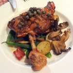 シラノ・ド・ベルジュラック - レモンと香草でマリネした霧島鶏モモ肉のグリエ1,890円