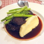 シラノ・ド・ベルジュラック - 牛ホホ肉のじっくりコトコト赤ワイン煮 2,000円