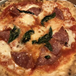 フラット - サラミのピッツア