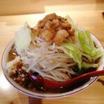 特選ラー油 肉そば 寅や - 寅や郎ラーメン  麺200gの小豚チャーシュー麺なら８５０円(税込)