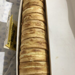 御座候 - 料理写真:白あんは苦手なんで赤が10個