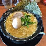 鶴乃家 - 味玉醤油ラーメン。