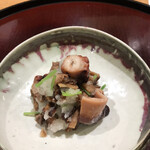 日本料理 太月 - ランチコース１６５００円。蛸と乳茸の和え物。柔らか煮にした蛸が絶品です（╹◡╹）（╹◡╹）。酢橘が乳茸を引き立てています。