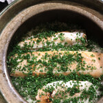 日本料理 太月 - ランチコース１６５００円。鮭ハラスの炊き込みご飯。私史上最高の炊き込みご飯です（╹◡╹）（╹◡╹）。脂っこさはなく、鮭の旨味が爆発する御飯です。