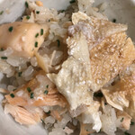 日本料理 太月 - ランチコース１６５００円。鮭ハラスの炊き込みご飯。別に焼いた皮と一緒にいただきます（╹◡╹）（╹◡╹）。絶品。。。よだれ（笑）