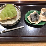 日本料理 太月 - ランチコース１６５００円。シャインマスカットのタルト、胡麻あんとカシューナッツの最中。シャインマスカットが食べやすくて、甘み、風味ともに堪能しました（╹◡╹）（╹◡╹）