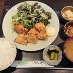 大衆酒場 けんちゃん - 料理写真:若鶏ザンギ定食　730円