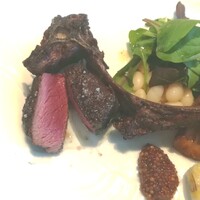 La Brianza - 夏鹿のグリル、素晴らしい火入れ。とても柔らか、やさしい味わい。すごくおいしい、いただけてラッキーだしとても嬉しいです☆ 骨の周りにおいしさ集まるって言いますよね～