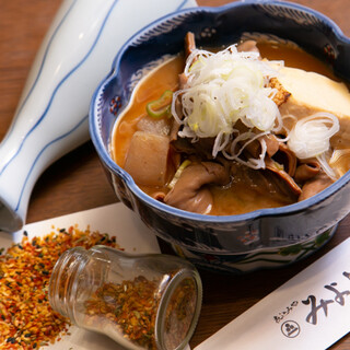 「名物！もつ煮込み」や、秘伝タレが決め手の豚カルビもどうぞ！