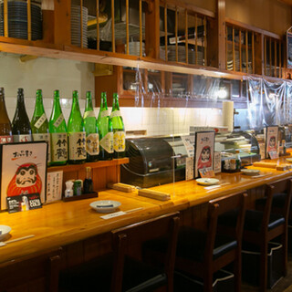 The interior of the store has the warmth of wood. Please use it for various scenes.