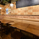 BEEF UP TOKYO charcoal grill & bar - テーブル