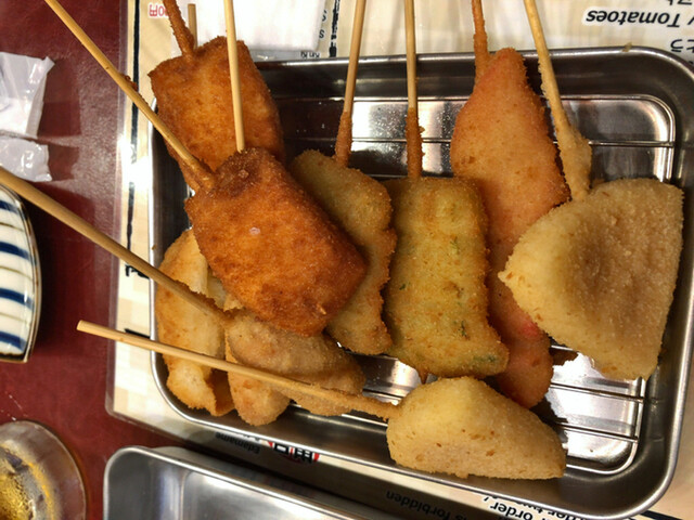 1人で行っても楽しいカウンター串揚げ屋さん : 串カツ酒場 青春の光