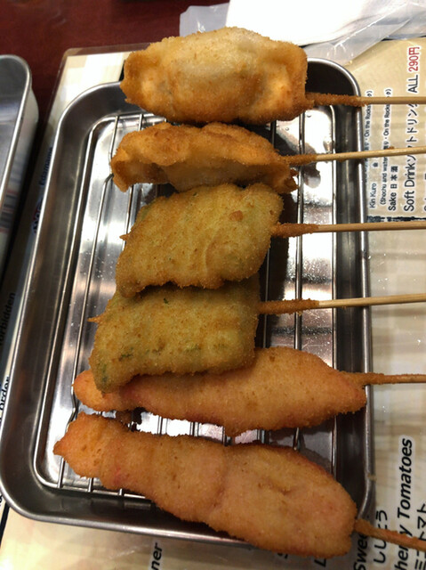 1人で行っても楽しいカウンター串揚げ屋さん : 串カツ酒場 青春の光の写真