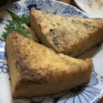 やきとり良太 - 厚揚げも炭火でじっくりゆっくり焼き上げます。