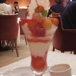 資生堂パーラー - 山形県 岡田果樹園産 “佐藤錦”のスペシャルパフェ