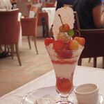 資生堂パーラー - 山形県 岡田果樹園産 “佐藤錦”のスペシャルパフェ