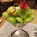 水信フルーツパーラー - マカロンがチャームポイント。