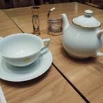 水信フルーツパーラー - 紅茶はポットサービスで二杯分。