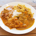 ヴェヌス サウス インディアン ダイニング - ランチビュッフェ(1100円) この日はチキンビリヤニ、ミーンコランブ、ミックスベジペラタル、サンバル