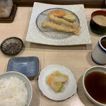 マグロと天ぷら定食 銀八 - 