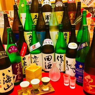 Carefully selected by the owner himself! Enjoy around 30 types of local sake from all over the country.