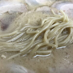 大峰ラーメン - ストレートの中細麺