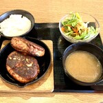 sute-kiwaimbaruno-suman - ランチメニューのダブルハンバーグ定食です。