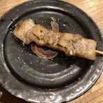 もつ焼 碁ゑん - 「とんとろ(首肉)」(220円)