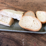 CAFE 小さい麦 - おかわりのパン