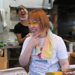 北子 - お客さんのグラサンでおだってる詩織（＾◇＾）