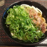 驛麺家 - 肉うどん (税込)490円 ※角度を変えて(2020.8月)