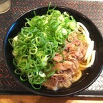 驛麺家 - 肉うどん (税込)490円 (2020.8月)