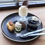 カフェ+スタジオ フラット - おやつプレート(チーズケーキ、コーヒーゼリー、バニラアイス)