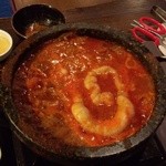 焼肉 韓亭 - 『おろち鍋』！ぐつぐつ煮立ってきて、腸が浮いてきた…(・。・;