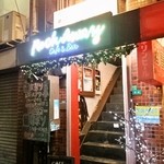 RockAway cafe - 三国駅東口にあるお店の外観（階段で２階へ）