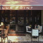 BLUE POINT - 　店舗外観。道沿いがテラス席です。