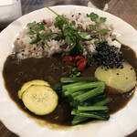 薬膳カレーじねんじょ - 野菜カレー with 疲労回復のヤマイモ&黒ごま