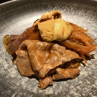 4000 Chinese Restaurant - 毛鹿鮫と黒毛和牛のすき焼き風 雲丹を卵代わりに