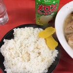 バカみたいに愛してた - キンキンのメロンクリームソーダとライスは合うなぁ〜。ラーメンとも合うよ。