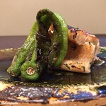 御料理 寺沢 - 活穴子の木の芽焼と伏見唐辛子