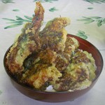 勝美館 - 天然うなぎ天丼(2000円)　メニューには無いですが天麩羅2つ分でとお願いしました...