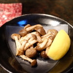 Wagyuu Suteki Hausu Kyasuba - シメジのバター焼き