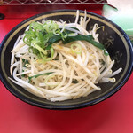 豚骨醤油ラーメン 王道家 - にらもやし