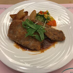 プラザ洞津 - 料理写真:月替ランチ：牛ロース肉のカツレツ デミグラスソース