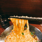 香噴噴 東京木場 - 汁なし坦々麺　麺リフト