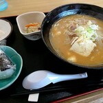 とん汁 たちばな - とん汁ラーメンおにぎりセット