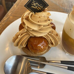 パティスリー・パリセヴェイユ - サントノーレキャラメル670円
      いちばん好き系なケーキ。
      最高に美味。
      甘く濃く甘く濃く。バキバキのキャラメリゼ。